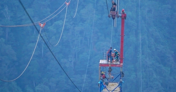Tuyến cáp treo mẹ con và hành trình dị thường “bắc cầu” qua thung lũng Mường Hoa, Tây Bắc