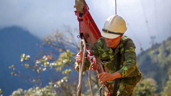 Tuyến c&aacute;p treo mẹ con v&agrave; h&agrave;nh tr&igrave;nh dị thường &ldquo;bắc cầu&rdquo; qua thung lũng Mường Hoa, T&acirc;y Bắc