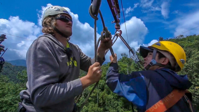 Tuyến c&aacute;p treo mẹ con v&agrave; h&agrave;nh tr&igrave;nh dị thường &ldquo;bắc cầu&rdquo; qua thung lũng Mường Hoa, T&acirc;y Bắc