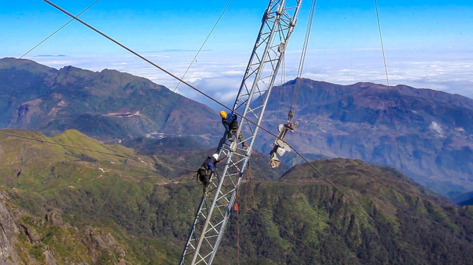 Tuyến c&aacute;p treo mẹ con v&agrave; h&agrave;nh tr&igrave;nh dị thường &ldquo;bắc cầu&rdquo; qua thung lũng Mường Hoa, T&acirc;y Bắc