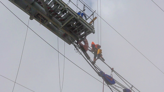 Tuyến c&aacute;p treo mẹ con v&agrave; h&agrave;nh tr&igrave;nh dị thường &ldquo;bắc cầu&rdquo; qua thung lũng Mường Hoa, T&acirc;y Bắc