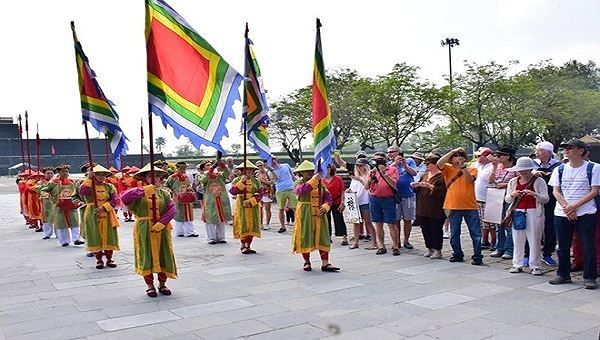 C&aacute;c hoạt động được Trung t&acirc;m BTDT Cố Đ&ocirc; Huế tổ chức ch&agrave;o đ&oacute;n những du kh&aacute;ch đầu ti&ecirc;n đến tham quan Đại Nội Huế.