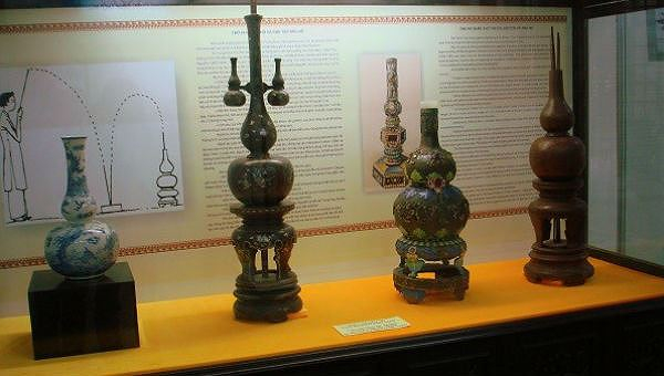 Di vật những chiếc b&igrave;nh d&ugrave;ng để chơi