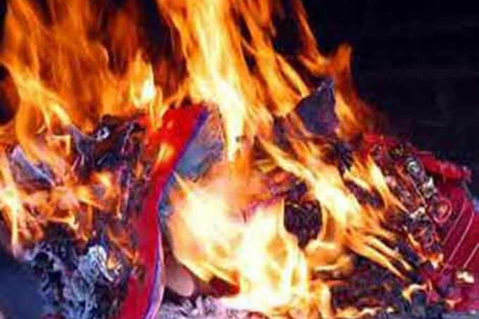 Qua 3 ng&agrave;y Tết, người d&acirc;n thường l&agrave;m m&acirc;m cỗ c&uacute;ng, sau đ&oacute; l&agrave;m lễ h&oacute;a tiền v&agrave;ng.