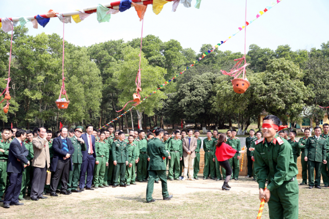 Những tr&ograve; chơi đầu năm.