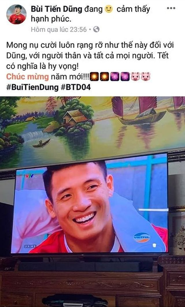 Trung vệ B&ugrave;i Tiến Dũng mong bản th&acirc;n, gia đ&igrave;nh v&agrave; người h&acirc;m mộ c&oacute; một năm mới tr&agrave;n ngập tiếng cười.&nbsp;