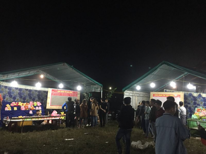 C&aacute;c gian h&agrave;ng vui chơi giải tr&iacute;.