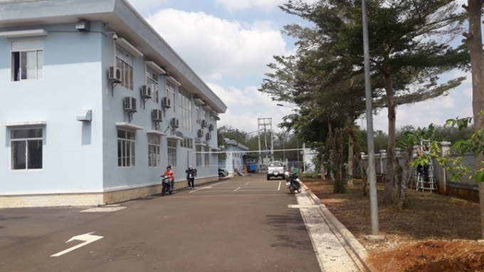 Cướp xong, ch&uacute;ng nhanh ch&oacute;ng tho&aacute;t ra ngo&agrave;i bằng đường cũ.&nbsp; Trong ảnh: Văn ph&ograve;ng trạm thu ph&iacute; nơi xảy ra vụ cướp&nbsp;(ảnh: C&ocirc;ng an nh&acirc;n d&acirc;n)