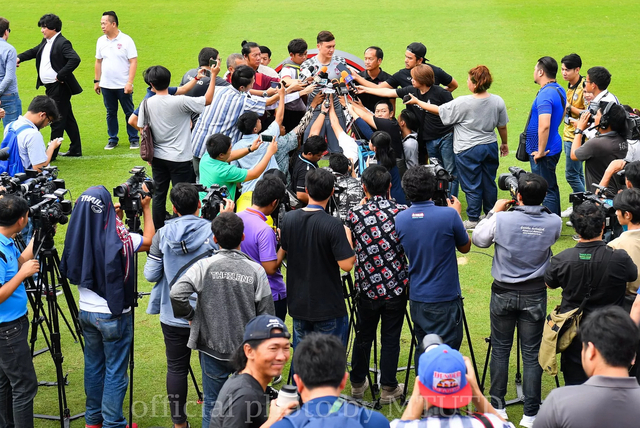 Văn L&acirc;m thực sự tạo cơn sốt lớn với truyền th&ocirc;ng Th&aacute;i Lan.