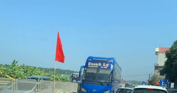 Xe khách Doanh Lý đi ngược chiều trên quốc lộ 1A, coi thường tính mạng người dân