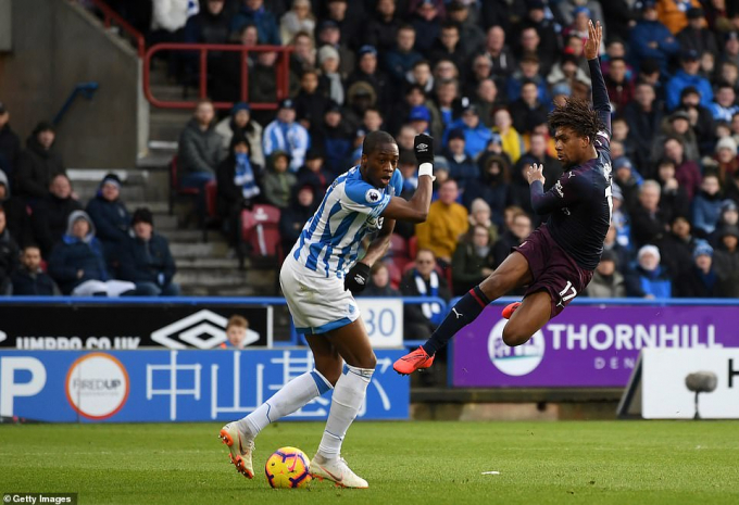 Huddersfield 1-2 Arsenal: Chiến thắng nhọc nhằn của