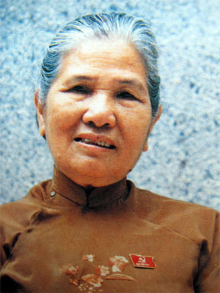 B&agrave; H&agrave; Thị Quế.