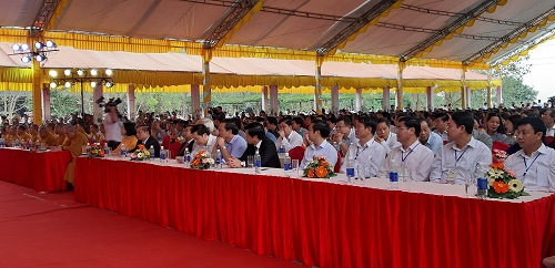 Đ&ocirc;ng đảo c&aacute;c vị đại biểu ...