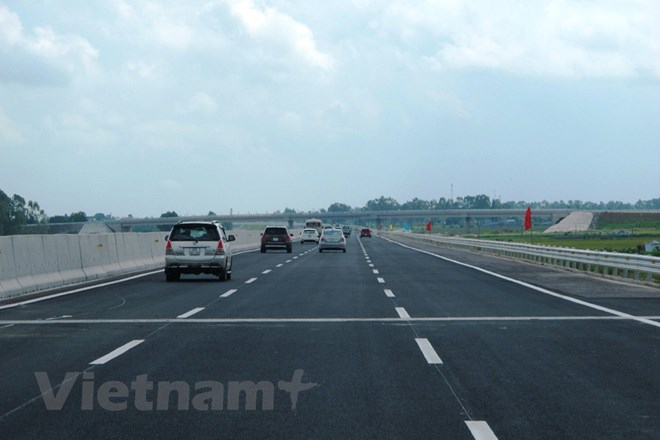 Trong điều kiện huy động vốn kh&oacute; khăn, việc x&atilde; hội h&oacute;a tư nh&acirc;n v&agrave;o c&aacute;c dự &aacute;n giao th&ocirc;ng sẽ l&agrave; nguồn vốn quan trọng v&agrave; khả thi.