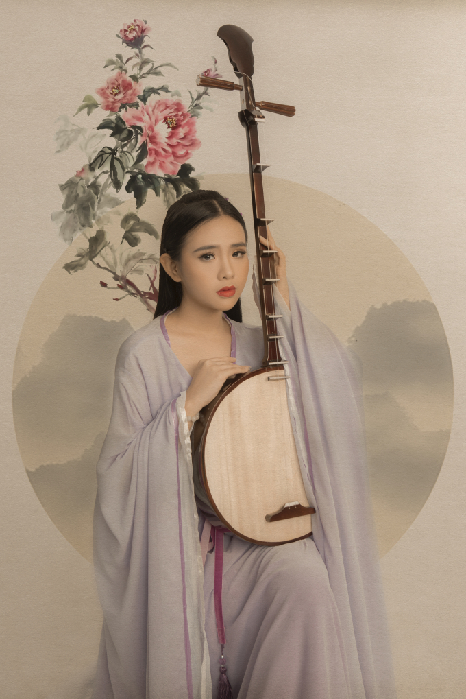 Phi Nhung v&agrave; c&aacute;c con tranh thủ chụp h&igrave;nh chung tặng fan năm mới