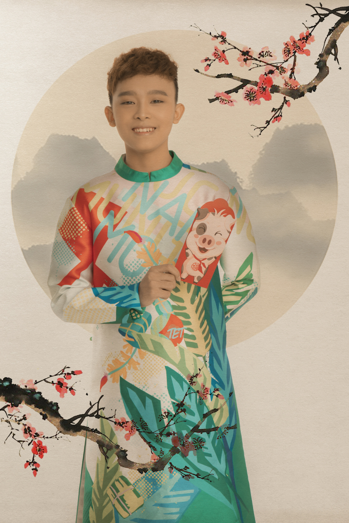 Phi Nhung v&agrave; c&aacute;c con tranh thủ chụp h&igrave;nh chung tặng fan năm mới