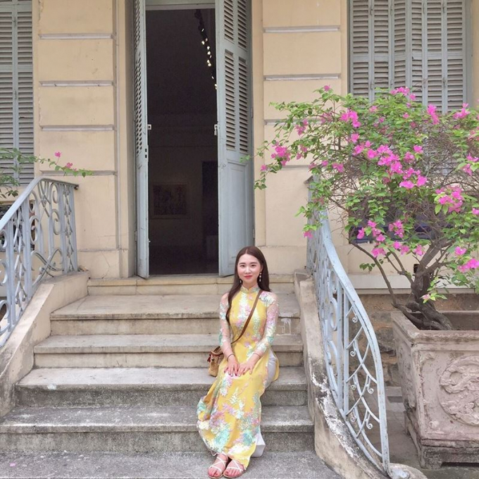 Một c&ocirc; g&aacute;i H&agrave;n Quốc trong t&agrave; &aacute;o d&agrave;i Việt Nam