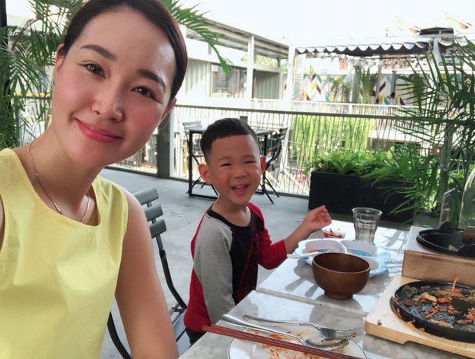 Tại c&aacute;c th&agrave;nh phố lớn của Việt Nam, du kh&aacute;ch kh&ocirc;ng kh&oacute; để t&igrave;m ra những cửa h&agrave;ng mang phong c&aacute;ch H&agrave;n Quốc