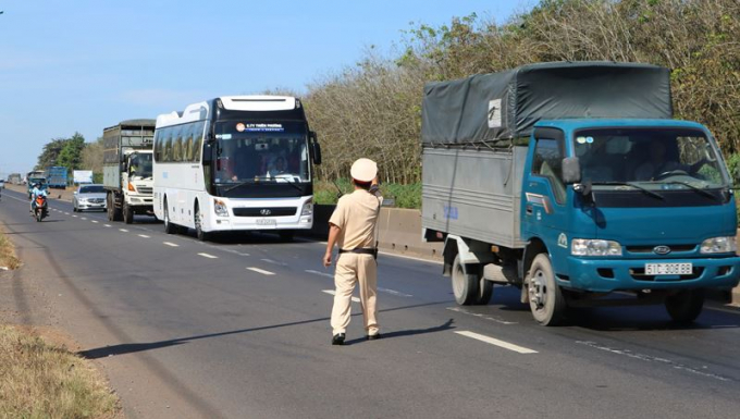 Bộ C&ocirc;ng an bắt đầu đợt mới tổng kiểm so&aacute;t &ocirc; t&ocirc; tải, &ocirc; t&ocirc; kh&aacute;ch