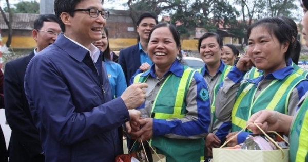 Phó Thủ tướng Vũ Đức Đam thăm, động viên người lao động đầu xuân mới