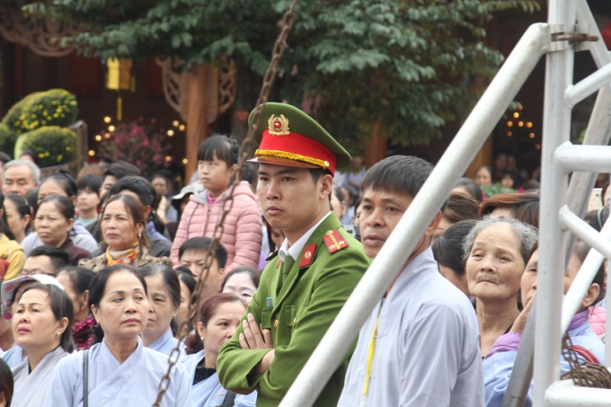 Lực lượng an ninh được bố tr&iacute; nhiều nơi tại khu trung t&acirc;m lễ hội.