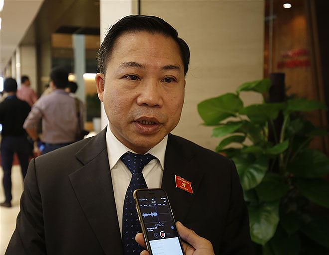 &ldquo;Đối với người c&aacute;n bộ l&atilde;nh đạo phải thực hiện tốt việc n&ecirc;u gương, đừng lợi dụng vị tr&iacute; của m&igrave;nh để trục lợi t&acirc;m linh. Bản th&acirc;n người đứng đầu phải tự gi&aacute;c, đồng thời c&oacute; nhắc nhở, chấn chỉnh, c&oacute; sự chỉ đạo thống nhất trong cơ quan, đơn vị m&igrave;nh&rdquo;,&nbsp;&nbsp;Đại biểu Quốc hội Lưu B&igrave;nh Nhưỡng.