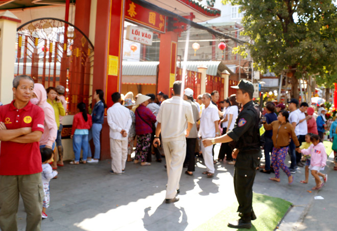 Cảnh s&aacute;t cơ động B&igrave;nh Dương phối hợp đảm bảo ANTT dịp tết.