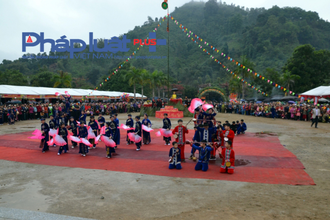 Lễ hội Lồng tồng năm nay diễn ra với quy m&ocirc; ho&agrave;nh tr&aacute;ng. (Ảnh: P. Họ).