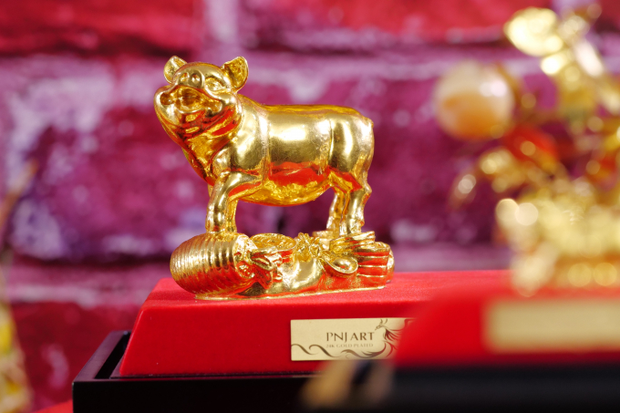 Trong ng&agrave;y Thần T&agrave;i, kh&aacute;ch h&agrave;ng c&oacute; xu hướng mua v&agrave;ng với sự kỳ vọng một khởi đầu đủ đầy, t&agrave;i lộc.