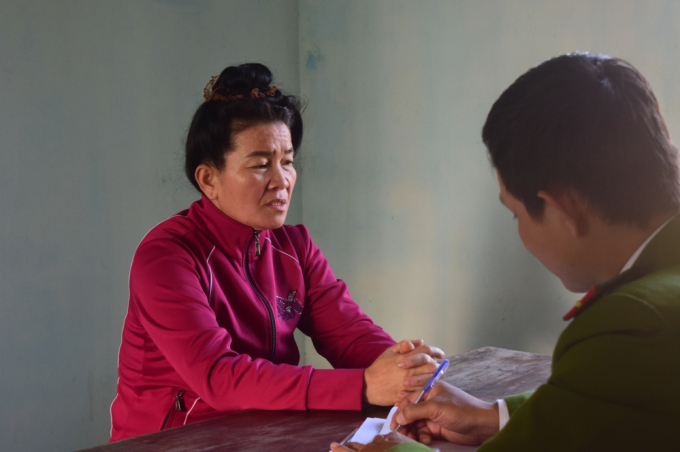 C&ocirc;ng an lấy lời khai của Qu&agrave;ng Thị In.