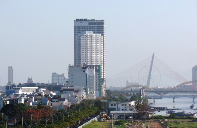 Khu căn hộ Azura cạnh cầu quay S&ocirc;ng H&agrave;n cho ph&eacute;p người nước ngo&agrave;i sở hữu nh&agrave; ở.&nbsp;ẢNH: HO&Agrave;NG SƠN.&nbsp;