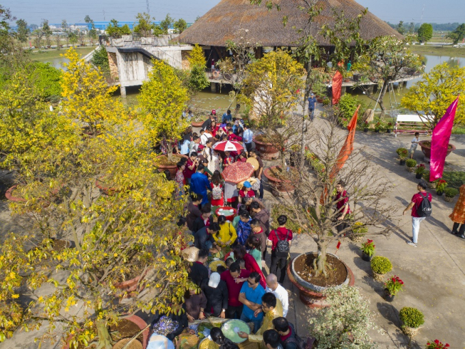 Hội thi g&oacute;i b&aacute;nh t&eacute;t v&agrave; b&aacute;nh chưng.