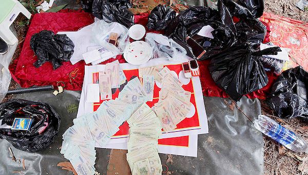 Hơn 230 triệu đồng tang vật bị thu giữ.&nbsp;