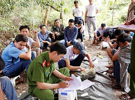 Nhiều đối tượng nhảy xuống hố s&acirc;u trốn nhưng kh&ocirc;ng tho&aacute;t.&nbsp;