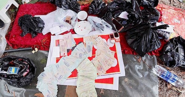 24 con bạc mang hơn 230 triệu đồng lên núi sát phạt