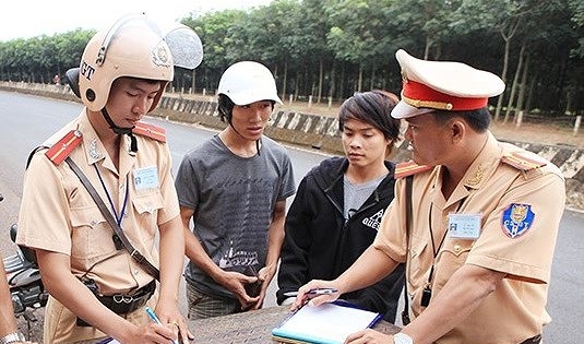 Công khai danh tính cán bộ can thiệp vi phạm an toàn giao thông