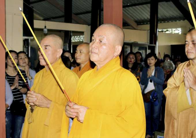 &nbsp;HT Th&iacute;ch Minh Thiện tại buổi c&uacute;ng cầu an đầu năm.