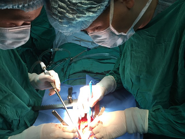 Bệnh nh&acirc;n được tạo h&igrave;nh to&agrave;n bộ van động mạch chủ bằng m&agrave;ng tim tự th&acirc;n c&oacute; thể sinh hoạt, l&agrave;m việc giống như người b&igrave;nh thường ngay sau mổ.