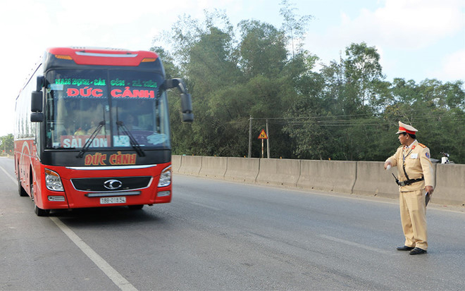 Nhiều phương tiện chạy qu&aacute; tốc độ.