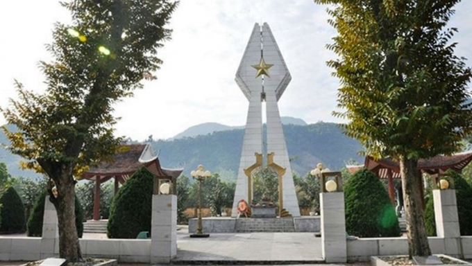 Đ&agrave;i Tưởng niệm P&ograve; H&egrave;n-nơi tưởng nhớ c&aacute;c anh h&ugrave;ng liệt sĩ đ&atilde; hy sinh anh dũng trong cuộc chiến đấu bảo vệ bi&ecirc;n giới ph&iacute;a Bắc.