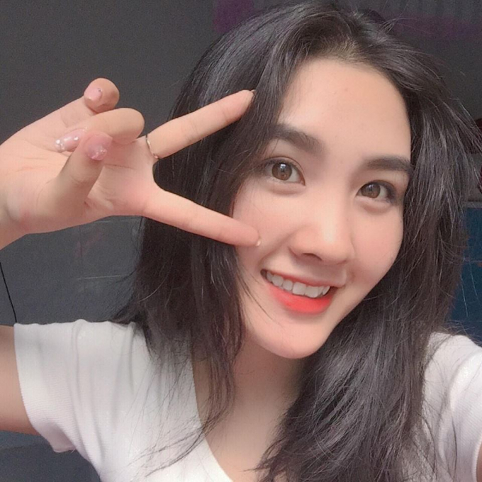 C&ocirc; g&aacute;i Đ&agrave;o Lan Anh, sinh vi&ecirc;n năm nhất Khoa Quan hệ quốc tế (Trường Đại học S&agrave;i G&ograve;n) sở hữu ngoại h&igrave;nh chuẩn, gương mặt xinh đẹp c&ugrave;ng nụ cười hiền khiến người đối diện c&oacute; nhiều thiện cảm.