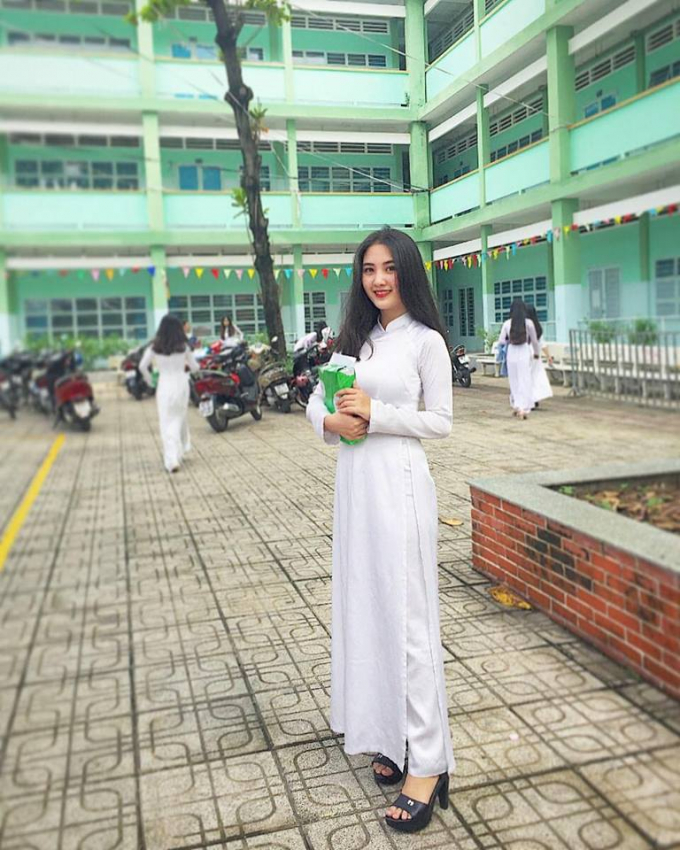 C&ocirc; sinh vi&ecirc;n c&oacute; sở th&iacute;ch đi du lịch để mở mang kiến thức v&agrave; ghi lại những khoảnh khắc kỉ niệm của tuổi trẻ.&nbsp;