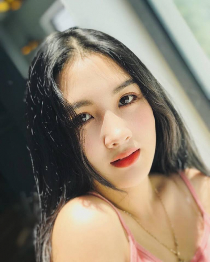 &nbsp;Được biết, ng&ocirc;i trường nơi Lan Anh đang theo học - Trường Đại học S&agrave;i G&ograve;n cũng c&oacute; rất nhiều nữ sinh xinh đẹp, học giỏi nổi tiếng.