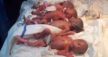 Bà mẹ trẻ sinh tự nhiên một lần 7 bé