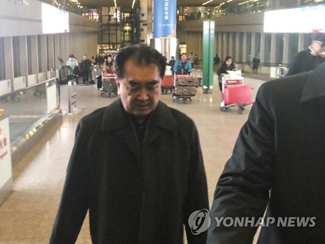 &Ocirc;ng Kim tại s&acirc;n bay Bắc Kinh ng&agrave;y 15-2 trước khi sang Việt Nam.