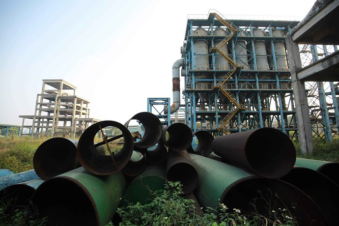 Do để ngo&agrave;i trời n&ecirc;n một số nguy&ecirc;n vật liệu v&agrave; thiết bị đ&atilde; bị gỉ s&eacute;t.