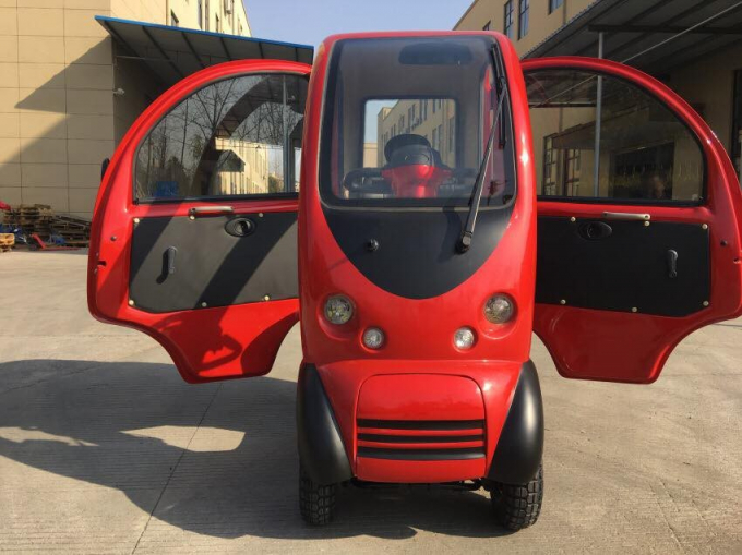 Xe chỉ c&oacute; 1 chỗ ngồi nhưng được trang bị 2 cửa ra v&agrave;o ở 2 b&ecirc;n.