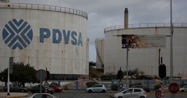 Ngân hàng Nga đóng băng tài khoản của công ty dầu khí quốc gia Venezuela