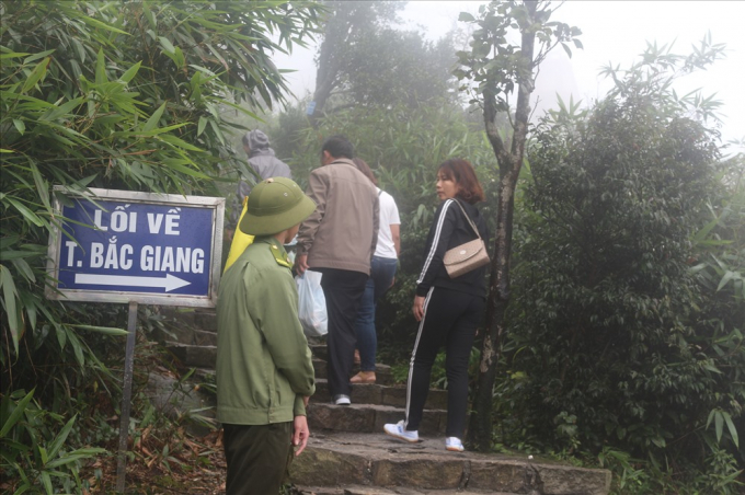 Từ vị tr&iacute; n&agrave;y tới ga c&aacute;p treo số 2 T&acirc;y Y&ecirc;n Tử khoảng 400m.