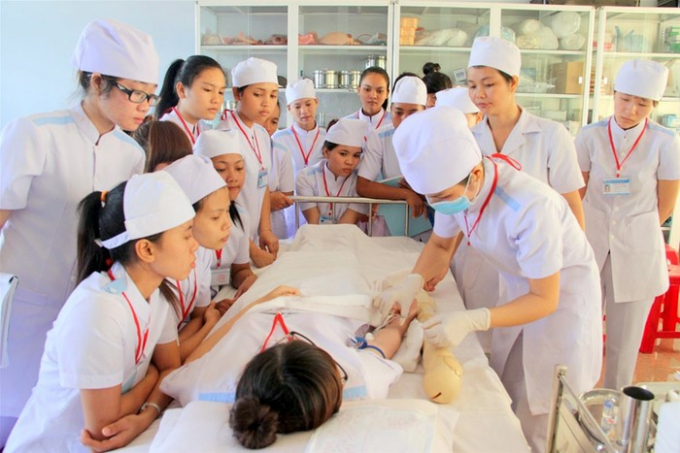 Tăng cường nh&acirc;n lực tuyến y tế cơ sở. Ảnh minh họa.